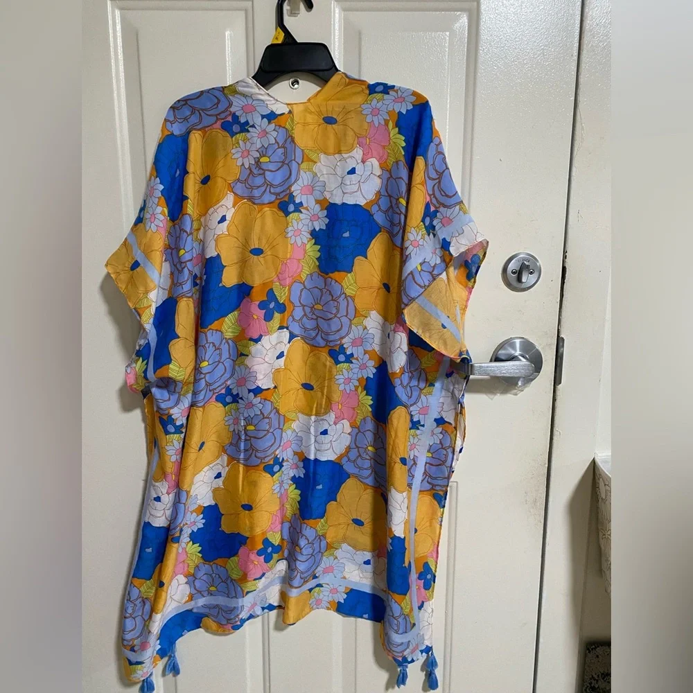 ⭐️New DO EVERYTHING IN LOVE
Floral Print Kimono - Picture 9 of 15